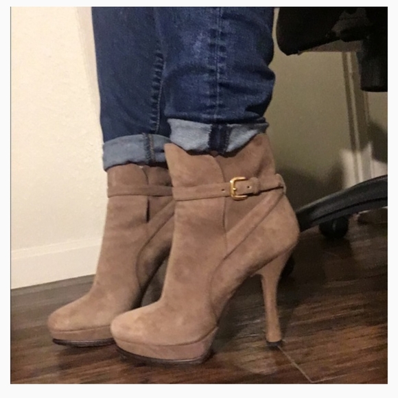 🎉HP 05/17 🎉Prada high heels - Picture 1 of 3